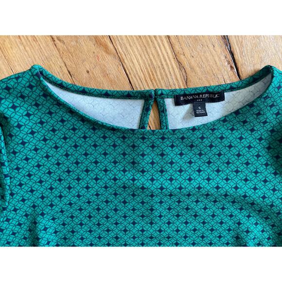 Banana Republic Patterned Green Dress Lightweight Casual Holiday Size Small - Picture 2 of 9